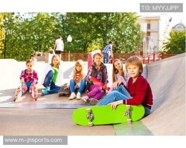 李芳谈滑板之路：从初学者到专业运动员的成长故事与挑战